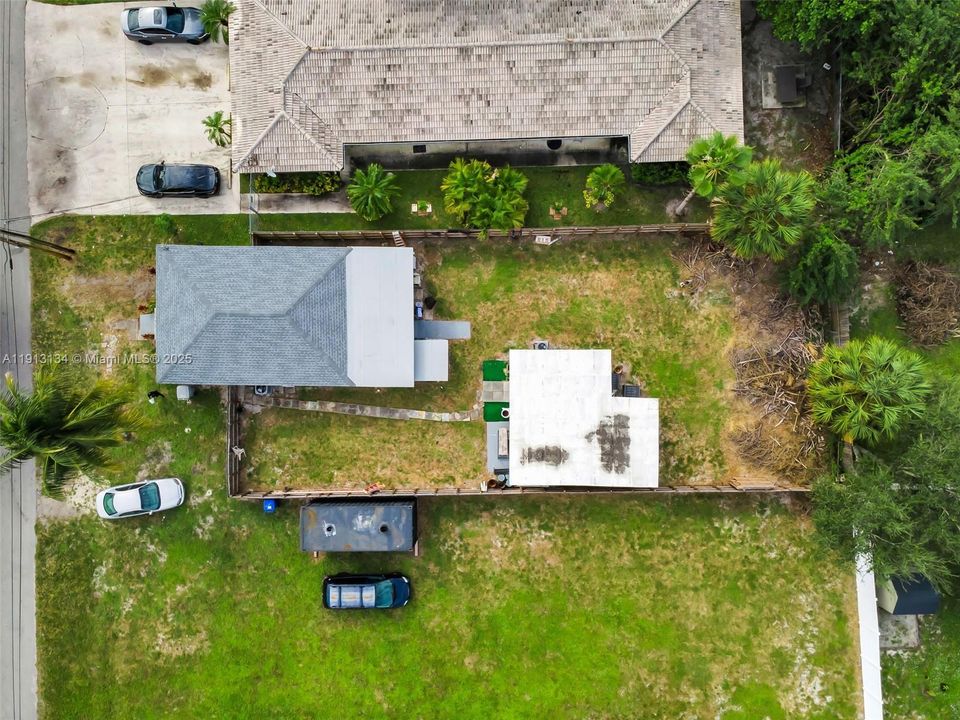 For Sale: $599,000 (6 beds, 3 baths, 1035 Square Feet)