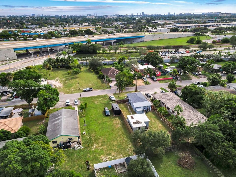 For Sale: $599,000 (6 beds, 3 baths, 1035 Square Feet)