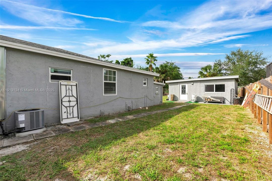 For Sale: $599,000 (6 beds, 3 baths, 1035 Square Feet)