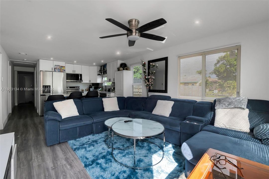 For Sale: $599,000 (6 beds, 3 baths, 1035 Square Feet)