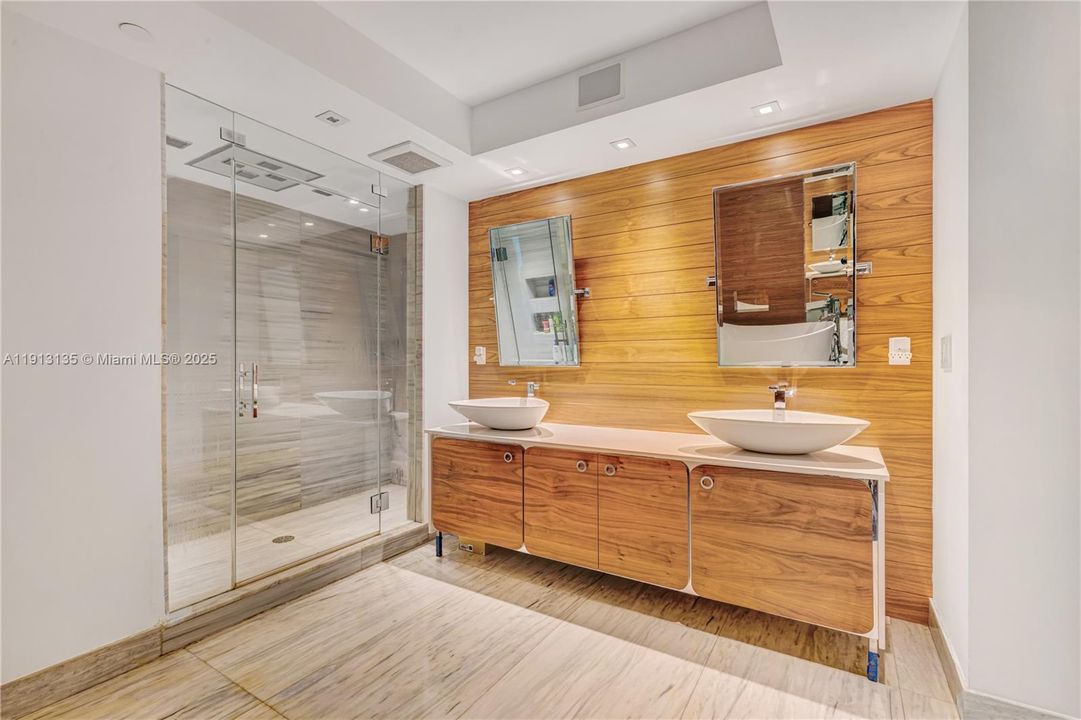 For Sale: $3,890,000 (5 beds, 5 baths, 0 Square Feet)