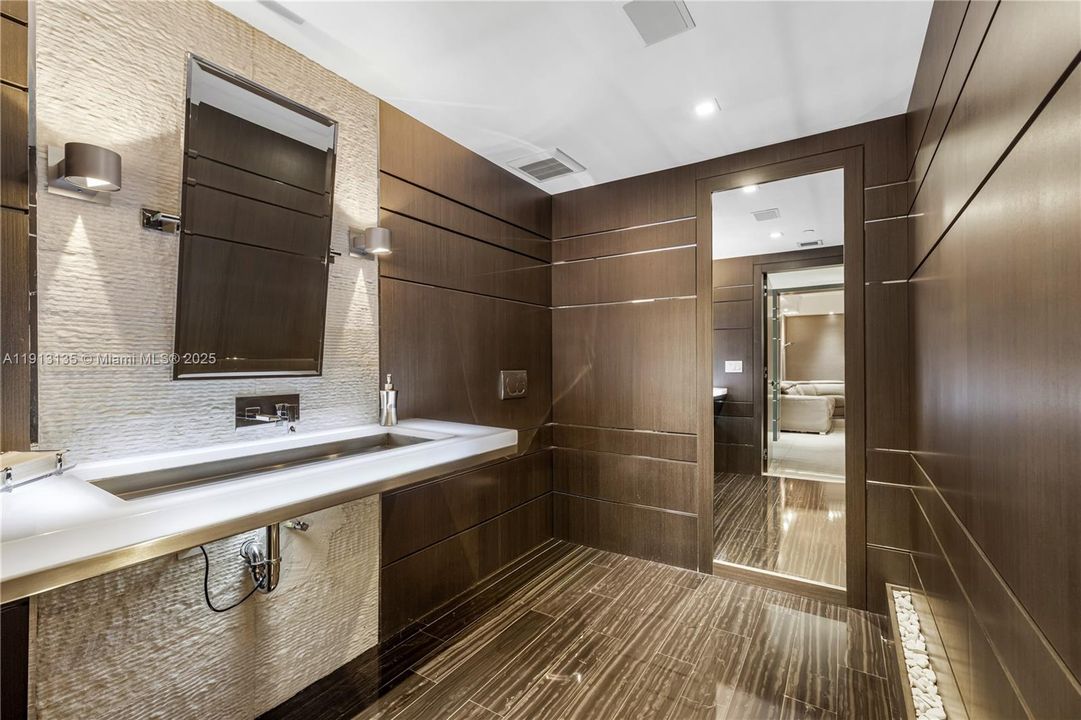 For Sale: $3,890,000 (5 beds, 5 baths, 0 Square Feet)