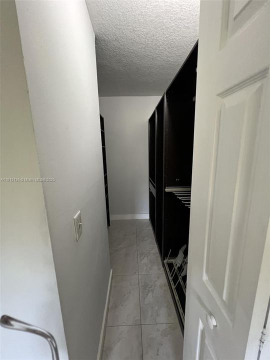 Active With Contract: $2,250 (2 beds, 2 baths, 914 Square Feet)