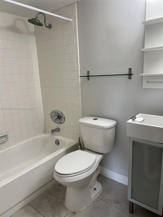 Active With Contract: $2,250 (2 beds, 2 baths, 914 Square Feet)
