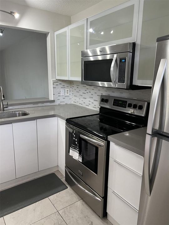 Active With Contract: $2,250 (2 beds, 2 baths, 914 Square Feet)