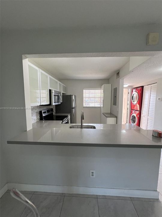 Active With Contract: $2,250 (2 beds, 2 baths, 914 Square Feet)