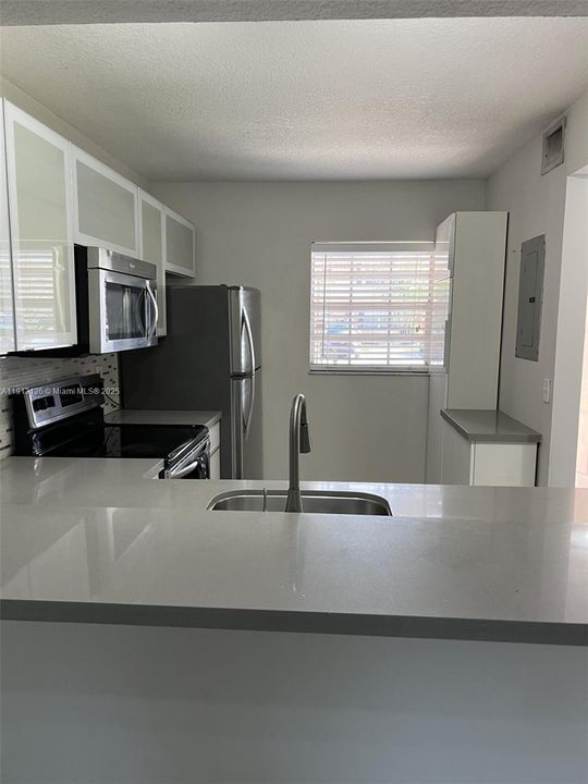 Active With Contract: $2,250 (2 beds, 2 baths, 914 Square Feet)