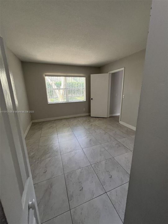 Active With Contract: $2,250 (2 beds, 2 baths, 914 Square Feet)