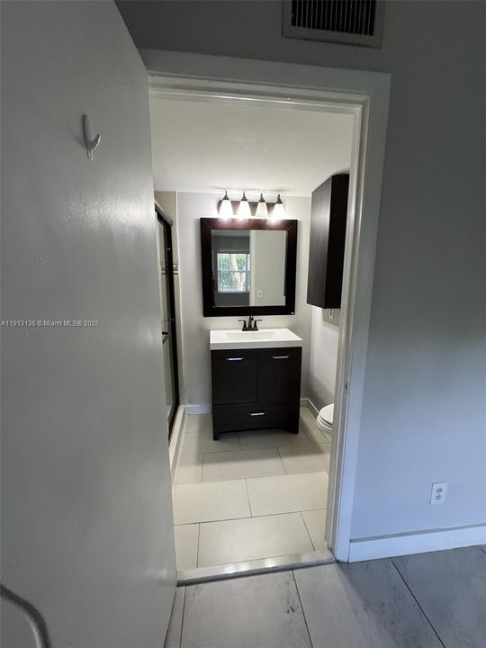 Active With Contract: $2,250 (2 beds, 2 baths, 914 Square Feet)