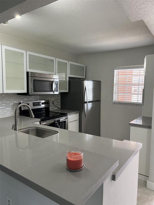 Active With Contract: $2,250 (2 beds, 2 baths, 914 Square Feet)