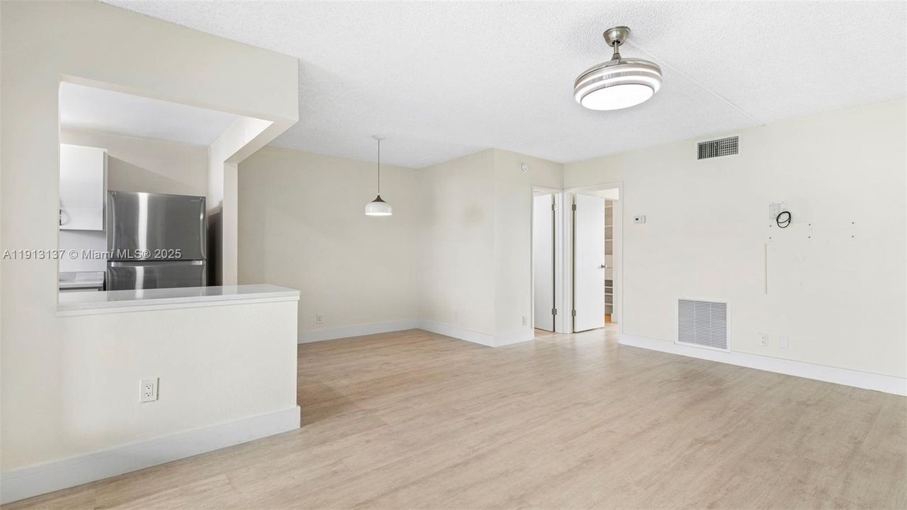 For Sale: $130,000 (1 beds, 1 baths, 800 Square Feet)