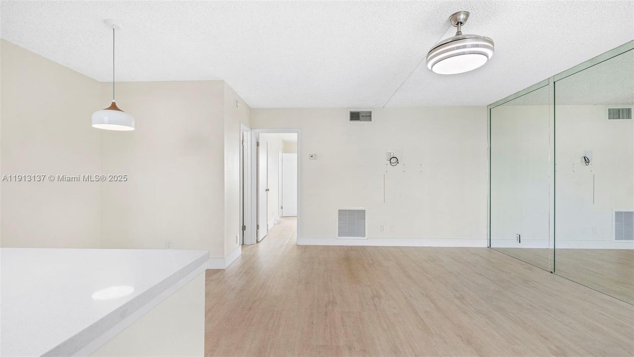 For Sale: $130,000 (1 beds, 1 baths, 800 Square Feet)