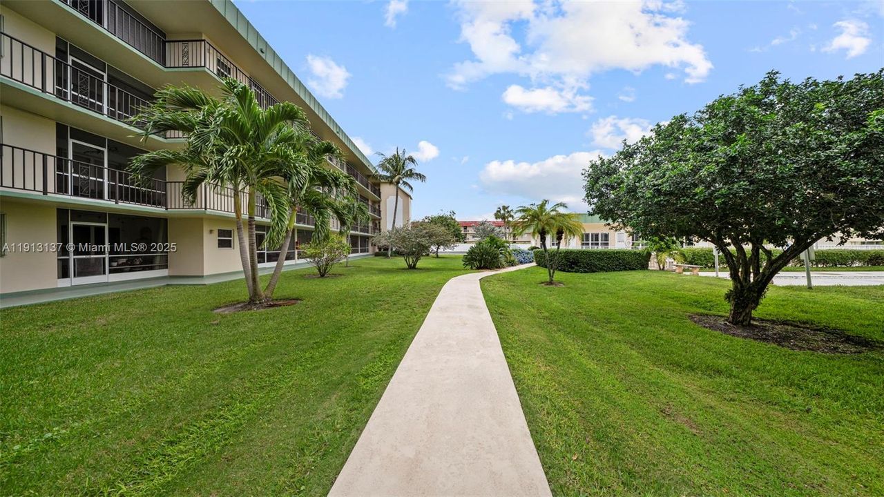 For Sale: $130,000 (1 beds, 1 baths, 800 Square Feet)