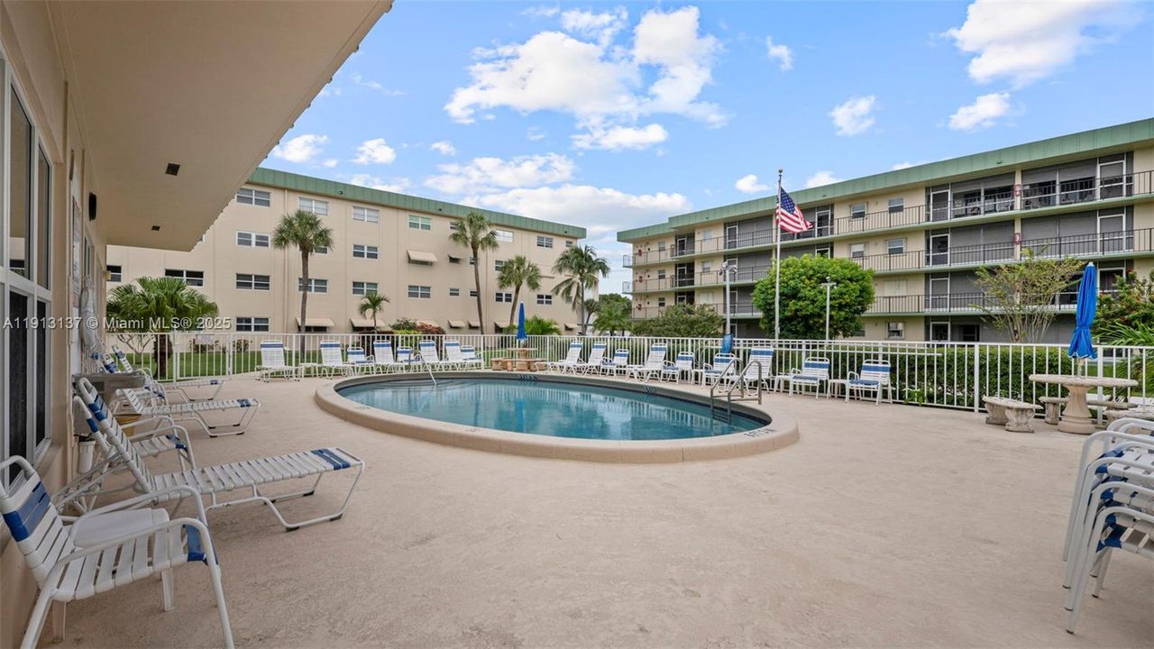 For Sale: $130,000 (1 beds, 1 baths, 800 Square Feet)