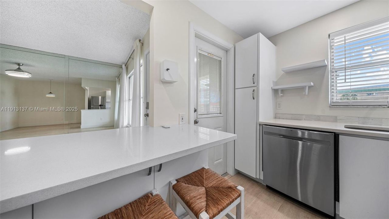 For Sale: $130,000 (1 beds, 1 baths, 800 Square Feet)