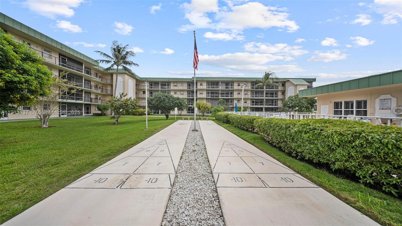 For Sale: $130,000 (1 beds, 1 baths, 800 Square Feet)