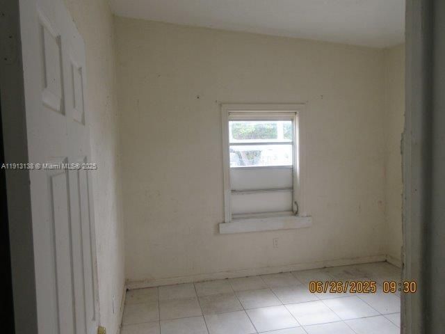 For Sale: $239,900 (2 beds, 1 baths, 937 Square Feet)