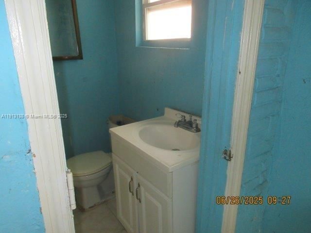 For Sale: $239,900 (2 beds, 1 baths, 937 Square Feet)