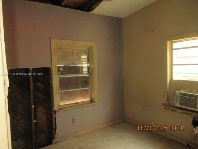 For Sale: $239,900 (2 beds, 1 baths, 937 Square Feet)