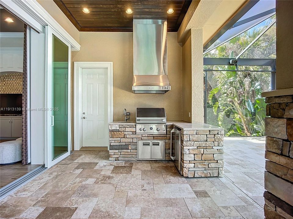 For Sale: $3,290,000 (5 beds, 6 baths, 5161 Square Feet)