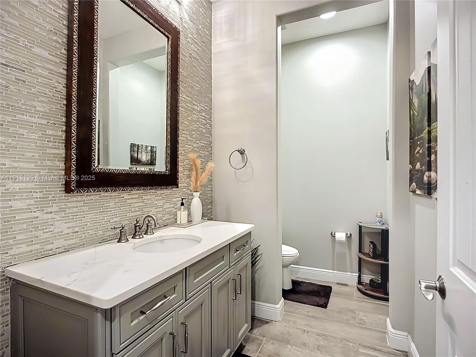 For Sale: $3,290,000 (5 beds, 6 baths, 5161 Square Feet)