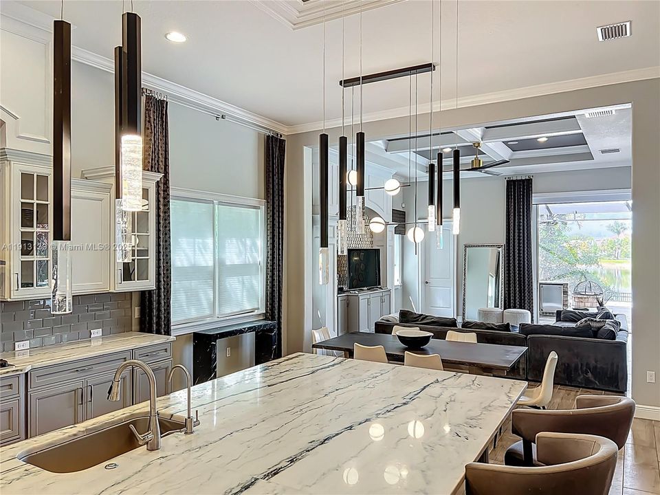 For Sale: $3,290,000 (5 beds, 6 baths, 5161 Square Feet)