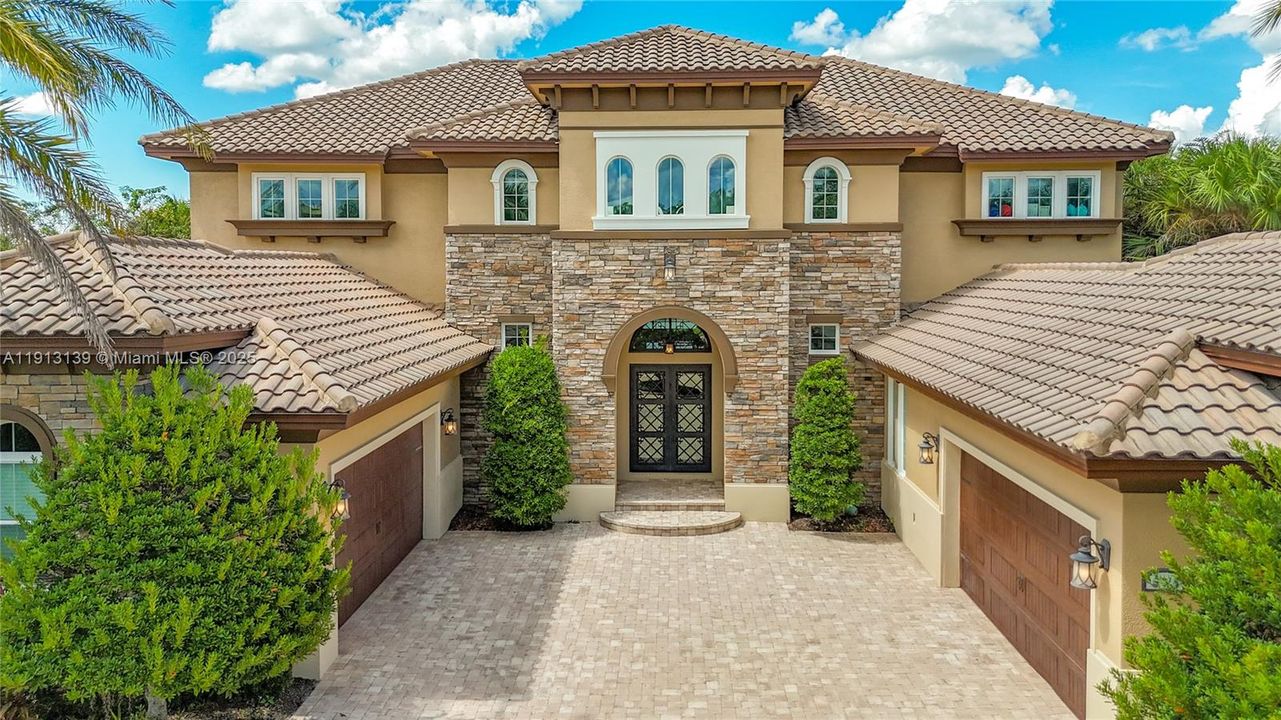 For Sale: $3,290,000 (5 beds, 6 baths, 5161 Square Feet)