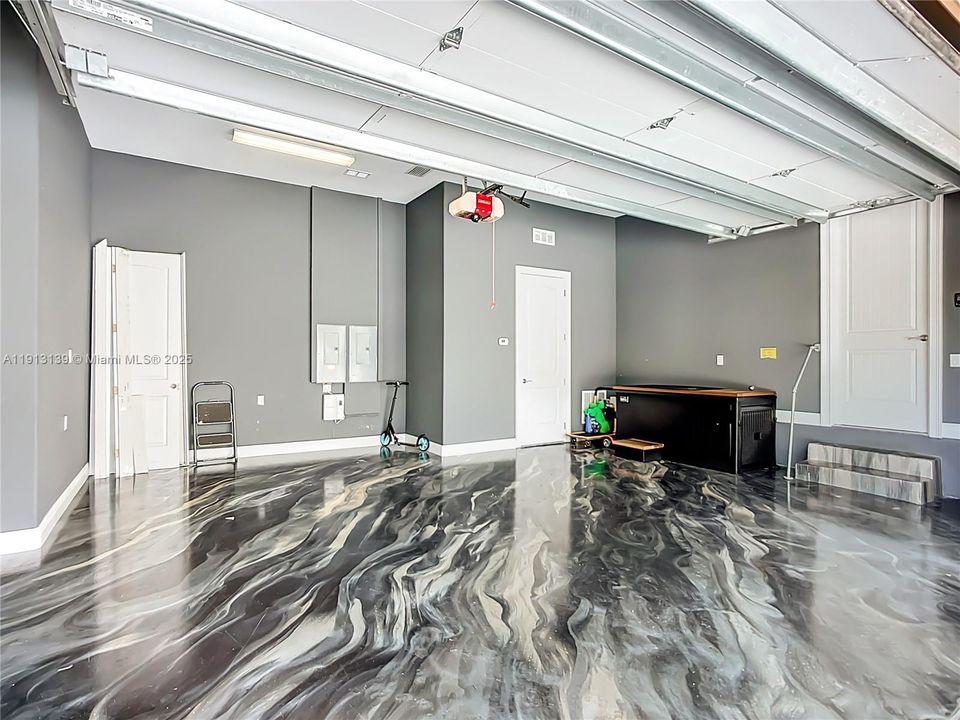 For Sale: $3,290,000 (5 beds, 6 baths, 5161 Square Feet)