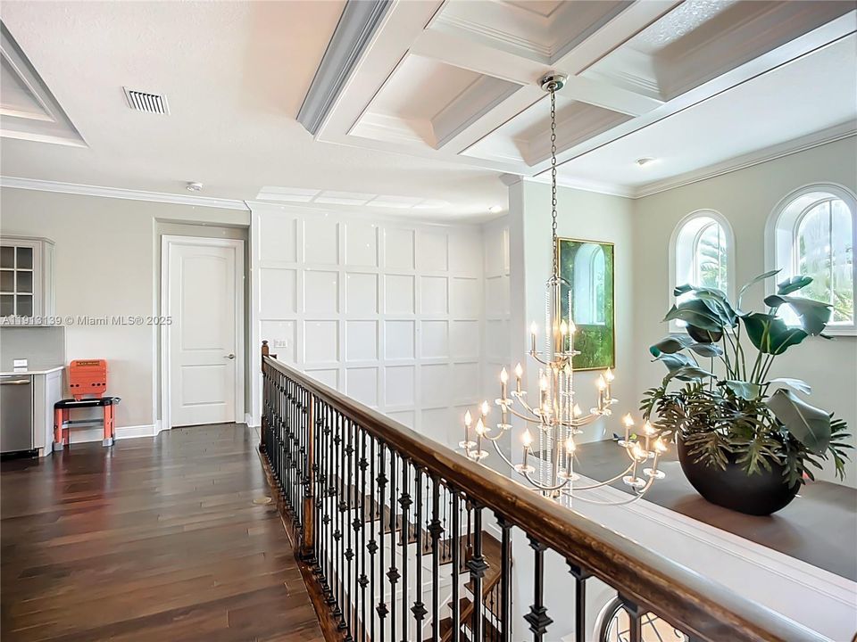 For Sale: $3,290,000 (5 beds, 6 baths, 5161 Square Feet)