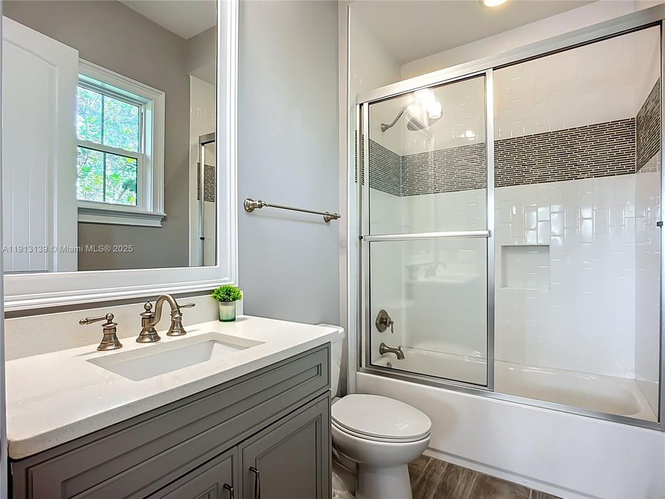 For Sale: $3,290,000 (5 beds, 6 baths, 5161 Square Feet)