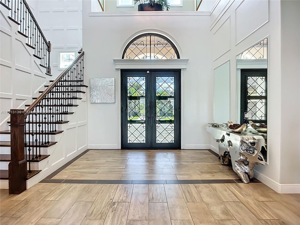 For Sale: $3,290,000 (5 beds, 6 baths, 5161 Square Feet)