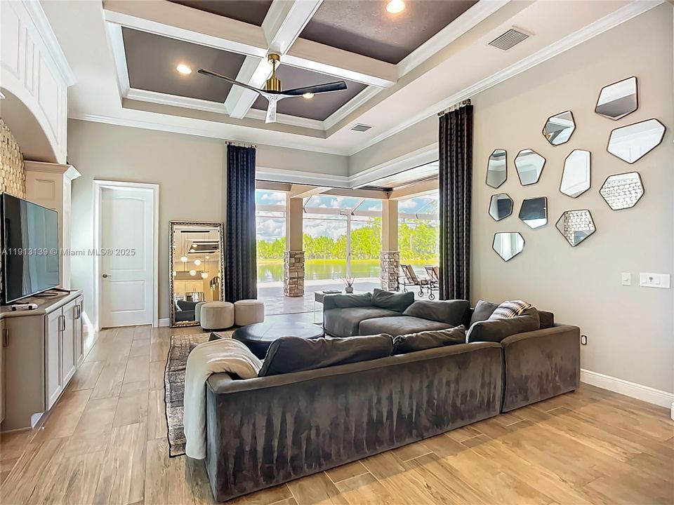 For Sale: $3,290,000 (5 beds, 6 baths, 5161 Square Feet)