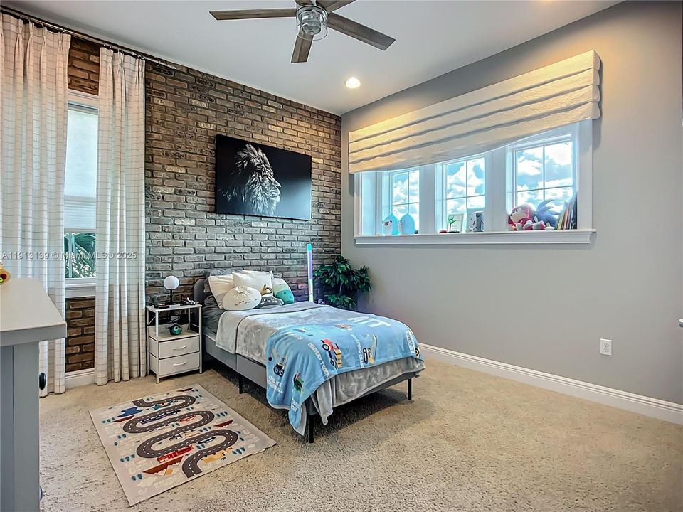 For Sale: $3,290,000 (5 beds, 6 baths, 5161 Square Feet)