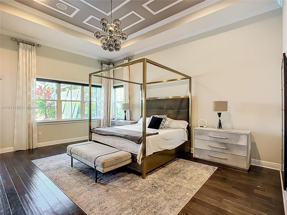 For Sale: $3,290,000 (5 beds, 6 baths, 5161 Square Feet)