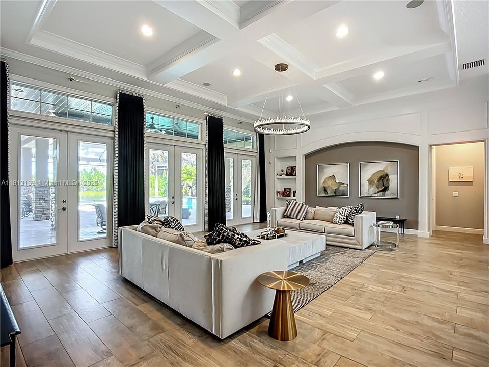 For Sale: $3,290,000 (5 beds, 6 baths, 5161 Square Feet)