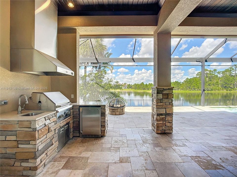 For Sale: $3,290,000 (5 beds, 6 baths, 5161 Square Feet)