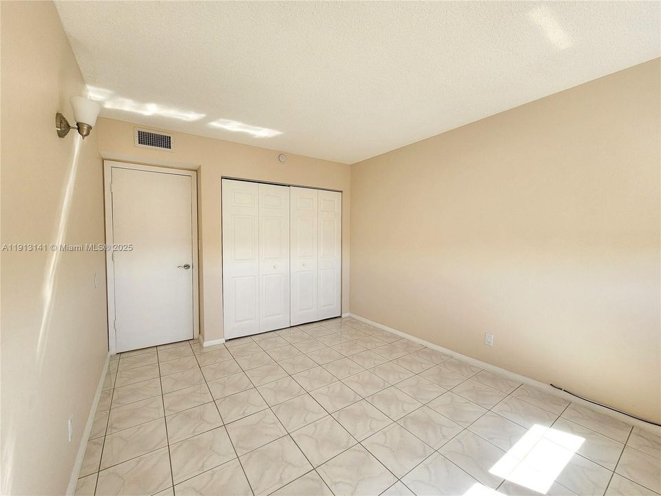 For Sale: $210,000 (2 beds, 2 baths, 1112 Square Feet)