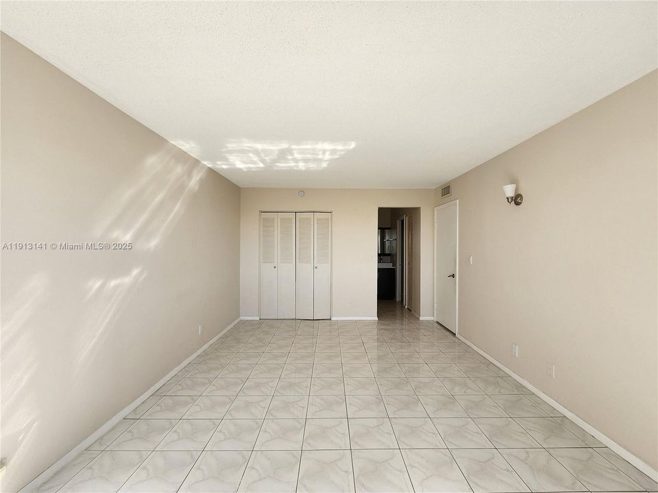 For Sale: $210,000 (2 beds, 2 baths, 1112 Square Feet)