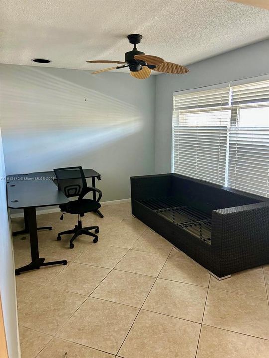 En Venta: $230,000 (2 camas, 1 baños, 908 Pies cuadrados)