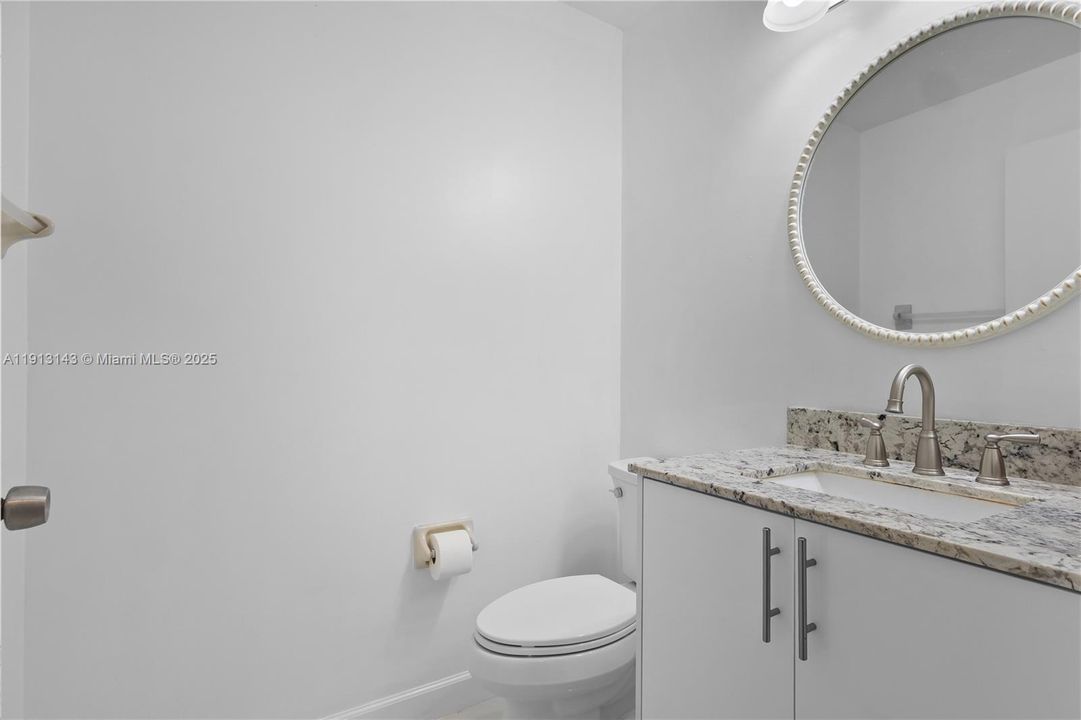 合同活跃: $3,700 (3 贝兹, 2 浴室, 1642 平方英尺)