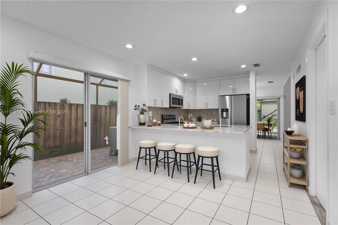 合同活跃: $3,700 (3 贝兹, 2 浴室, 1642 平方英尺)