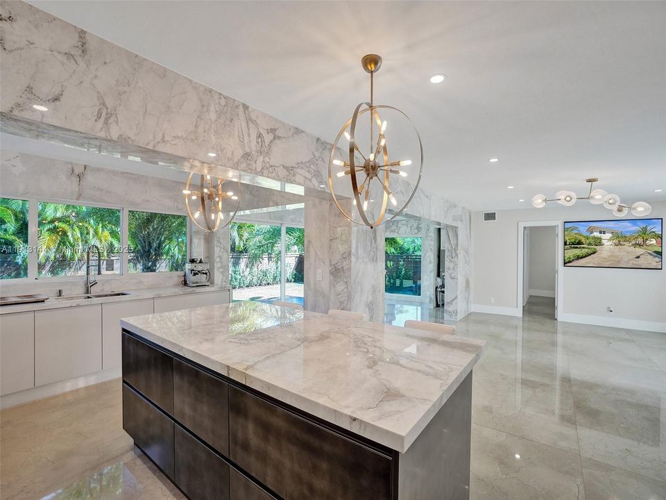 出租: $9,000 (4 贝兹, 3 浴室, 2128 平方英尺)