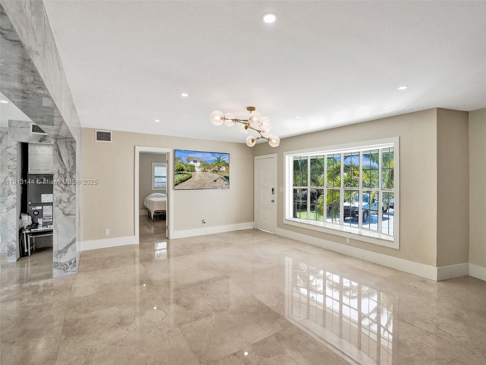 出租: $9,000 (4 贝兹, 3 浴室, 2128 平方英尺)