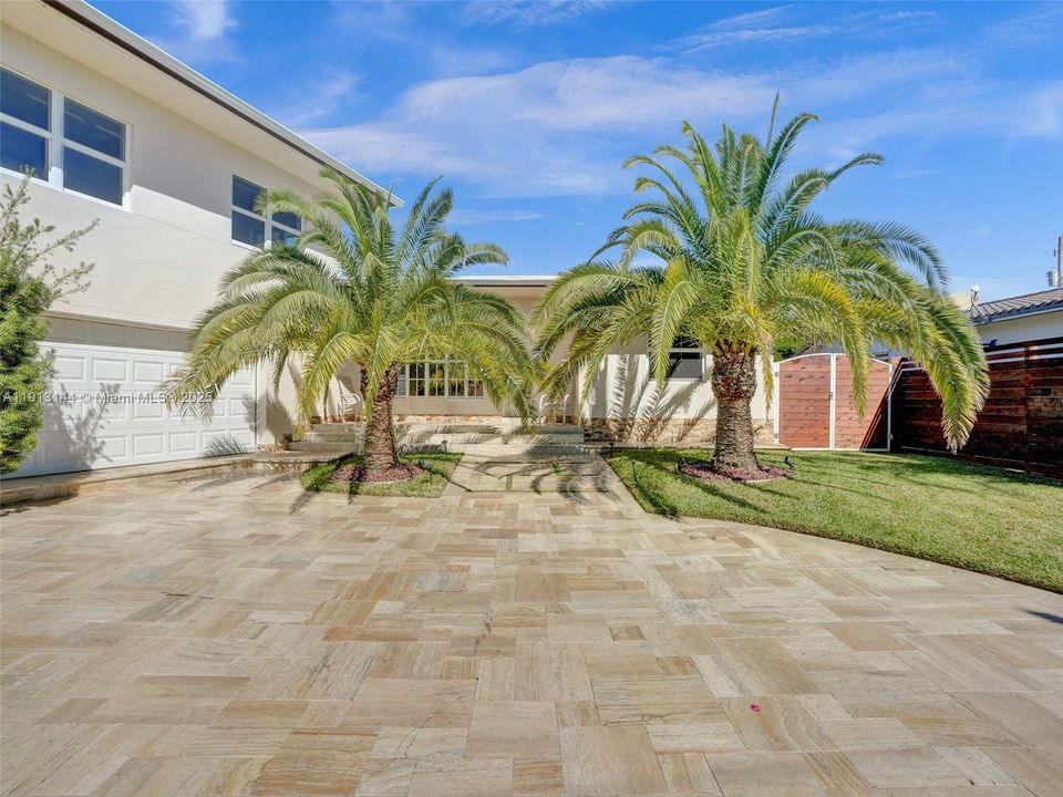 出租: $9,000 (4 贝兹, 3 浴室, 2128 平方英尺)