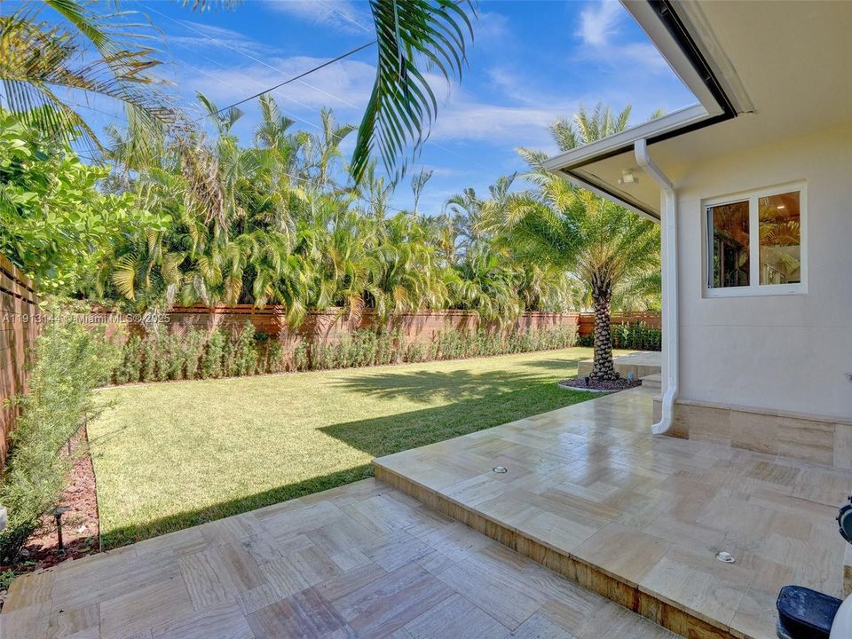 出租: $9,000 (4 贝兹, 3 浴室, 2128 平方英尺)