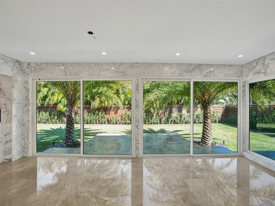 出租: $9,000 (4 贝兹, 3 浴室, 2128 平方英尺)