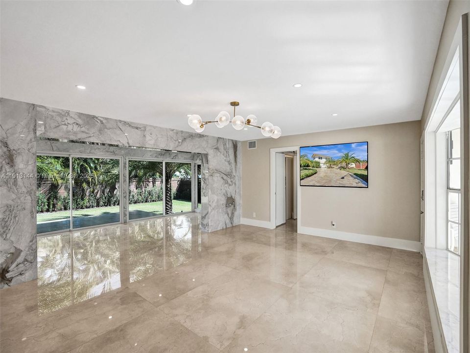 出租: $9,000 (4 贝兹, 3 浴室, 2128 平方英尺)