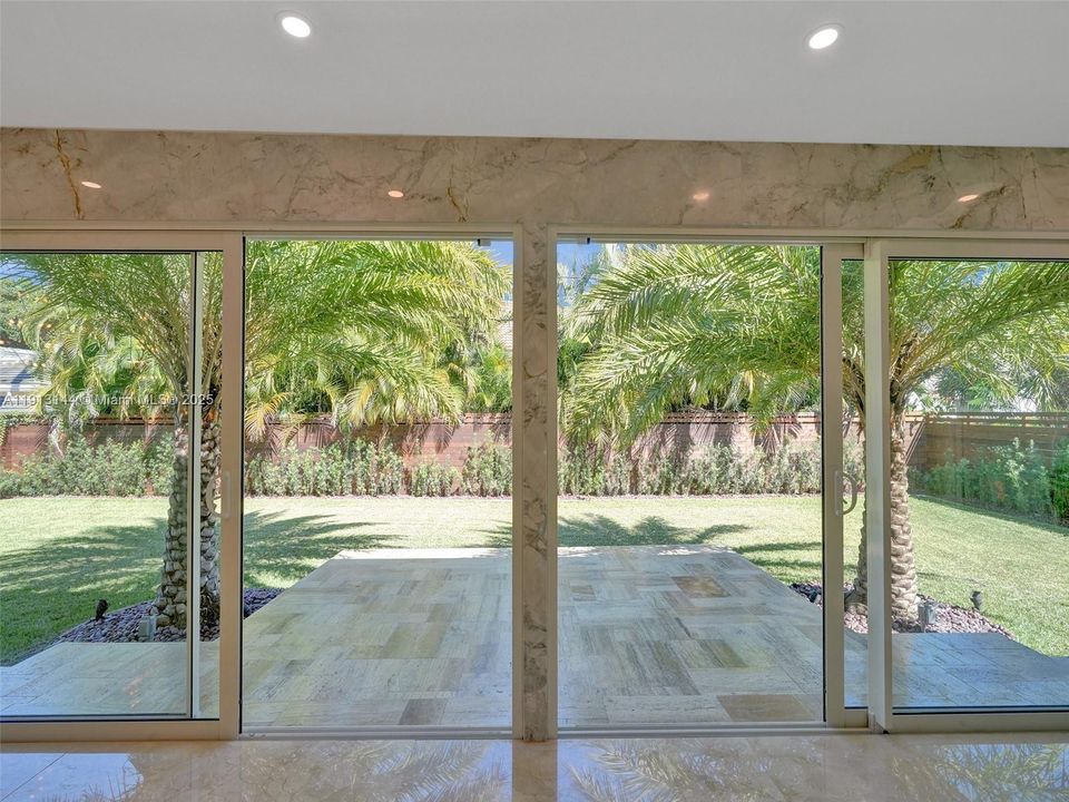 出租: $9,000 (4 贝兹, 3 浴室, 2128 平方英尺)