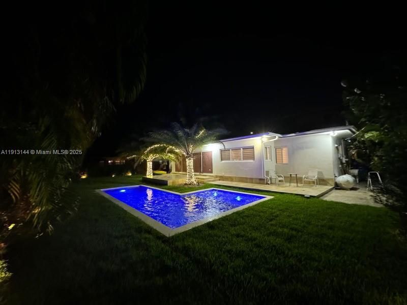 出租: $9,000 (4 贝兹, 3 浴室, 2128 平方英尺)