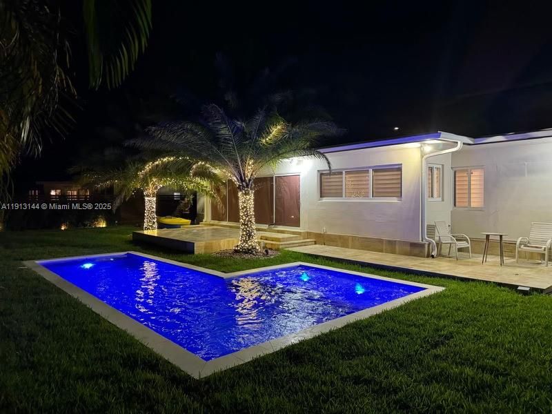 出租: $9,000 (4 贝兹, 3 浴室, 2128 平方英尺)